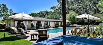 5BD 5. 5BA met zwembad thuis. Een oase op slechts enkele minuten van Downtown Sonoma en Glen Ellen