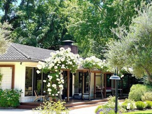 Exterior - Stunning Estate w/Pool Minutes to Downtown Sonoma (Sonoma)