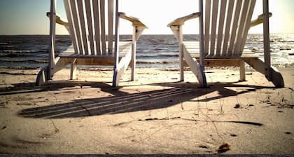Bellport / E. Patchogue, 4 dormitorios, 3 baños, frente al mar, playa privada, muy privado