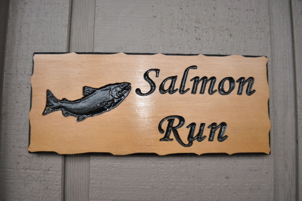 3 Rustic Elegant Suites (sleep 12+) - Fish, hike, site-see from your doorstep