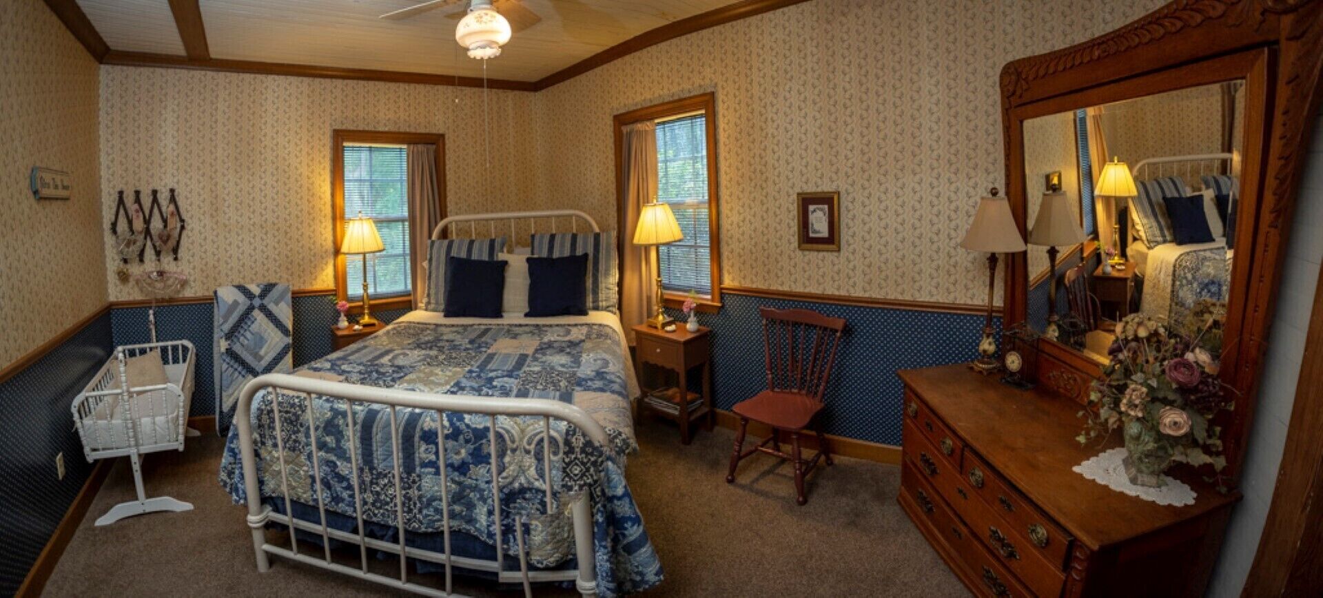 Lake Side Cottage with Two Bed Rooms on Private Pond at Country Charm B&B