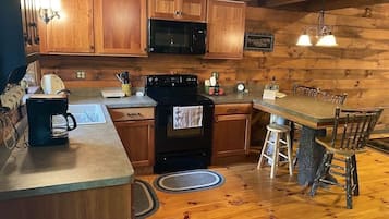 Coffee/tea maker, fridge, microwave, oven