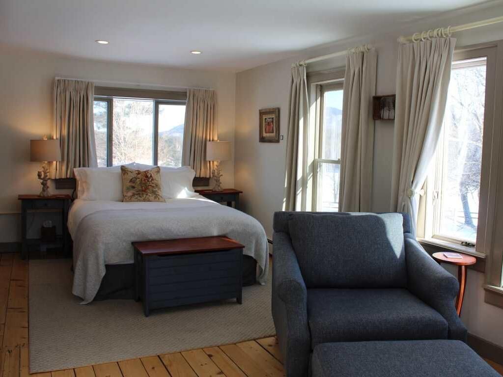 Queen Room with Mtn Views