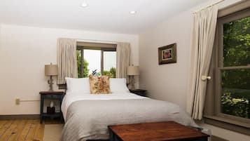 1 bedroom, iron/ironing board, WiFi (free), bed sheets