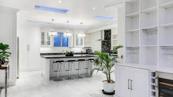 Deluxe Villa, 6 Bedrooms, Private Pool | Private kitchen | Full-size fridge, microwave, oven, stovetop