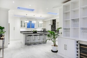 Villa Deluxe - 6 sovrum - privat pool | Eget kök | Stort kylskåp, mikrovågsugn, ugn och spishäll
