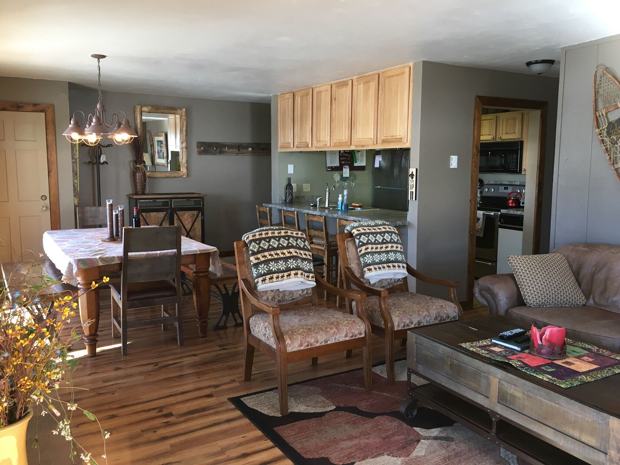 Big Condo... Incredible Views.... Great 'Vibe'