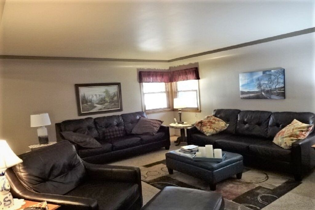 Perfect Family Vacation Home  Or Cozy Getaway Located in  South Omaha