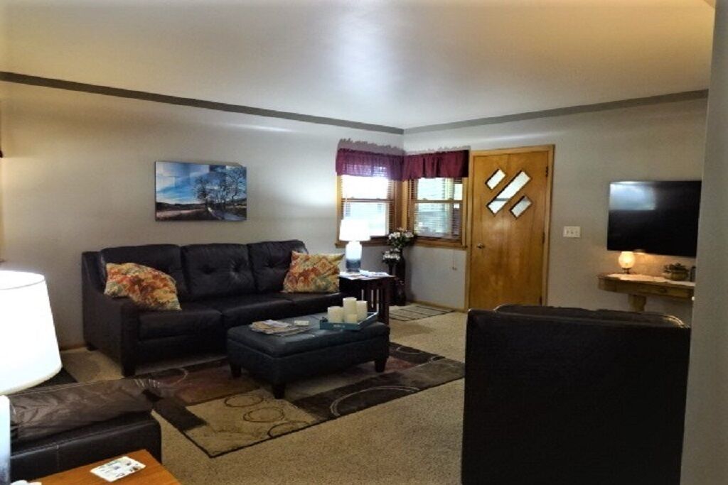 Perfect Family Vacation Home  Or Cozy Getaway Located in  South Omaha