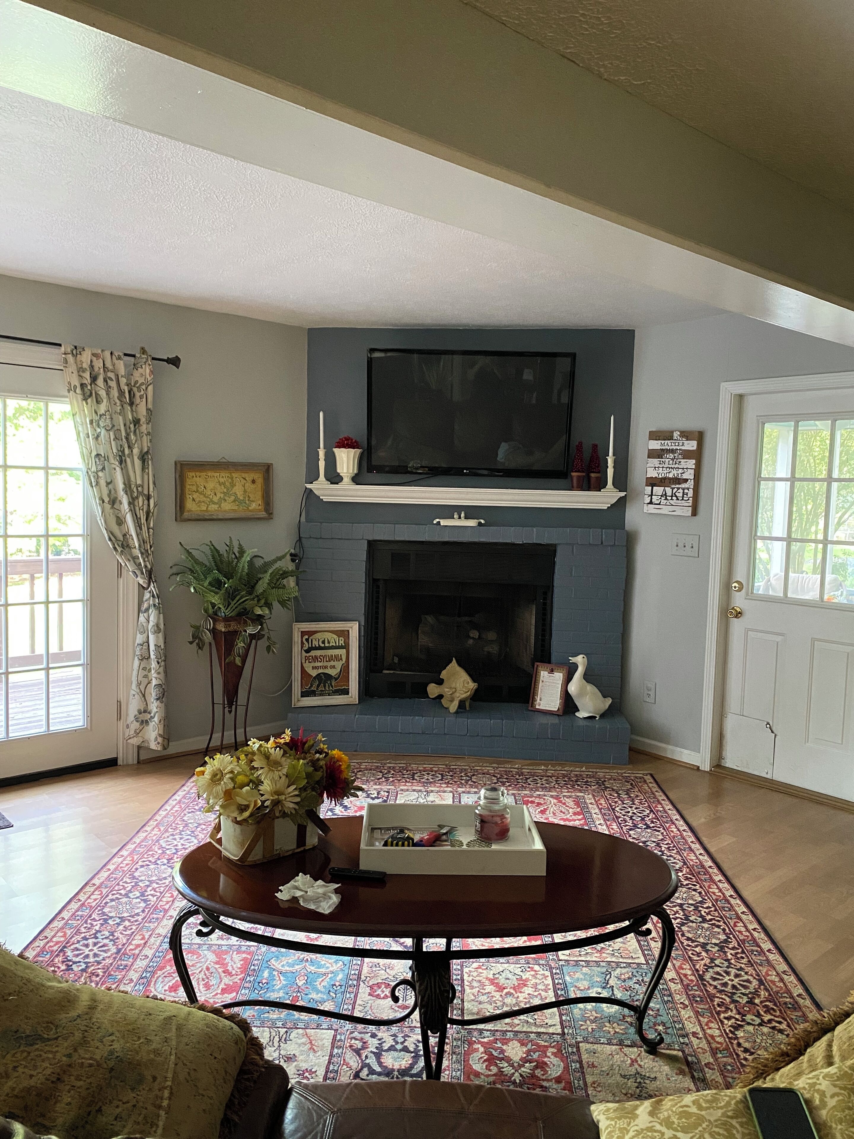 One of Best  Locations on lake !   Cozy, relaxing lake front cottage