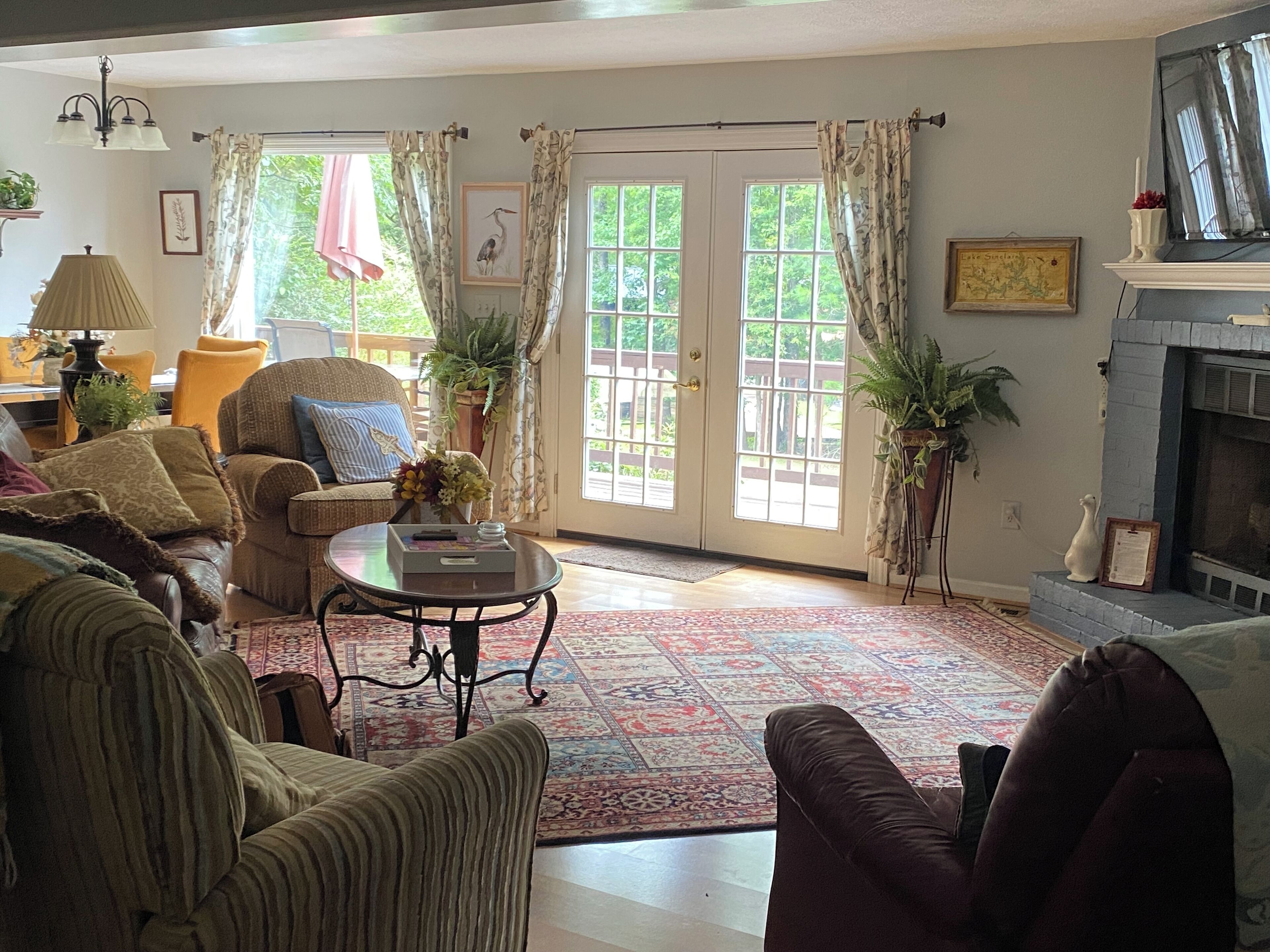 One of Best  Locations on lake !   Cozy, relaxing lake front cottage