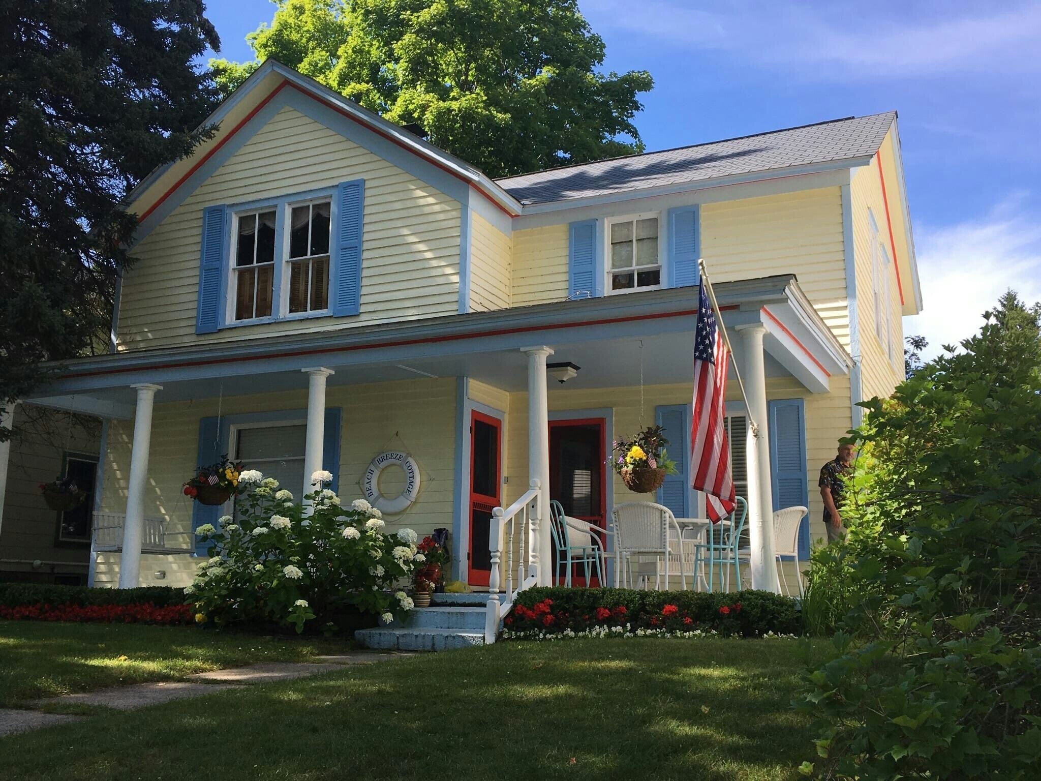 Beach Breeze Cottage, Just Steps from the Beach, Sleeps 12.
