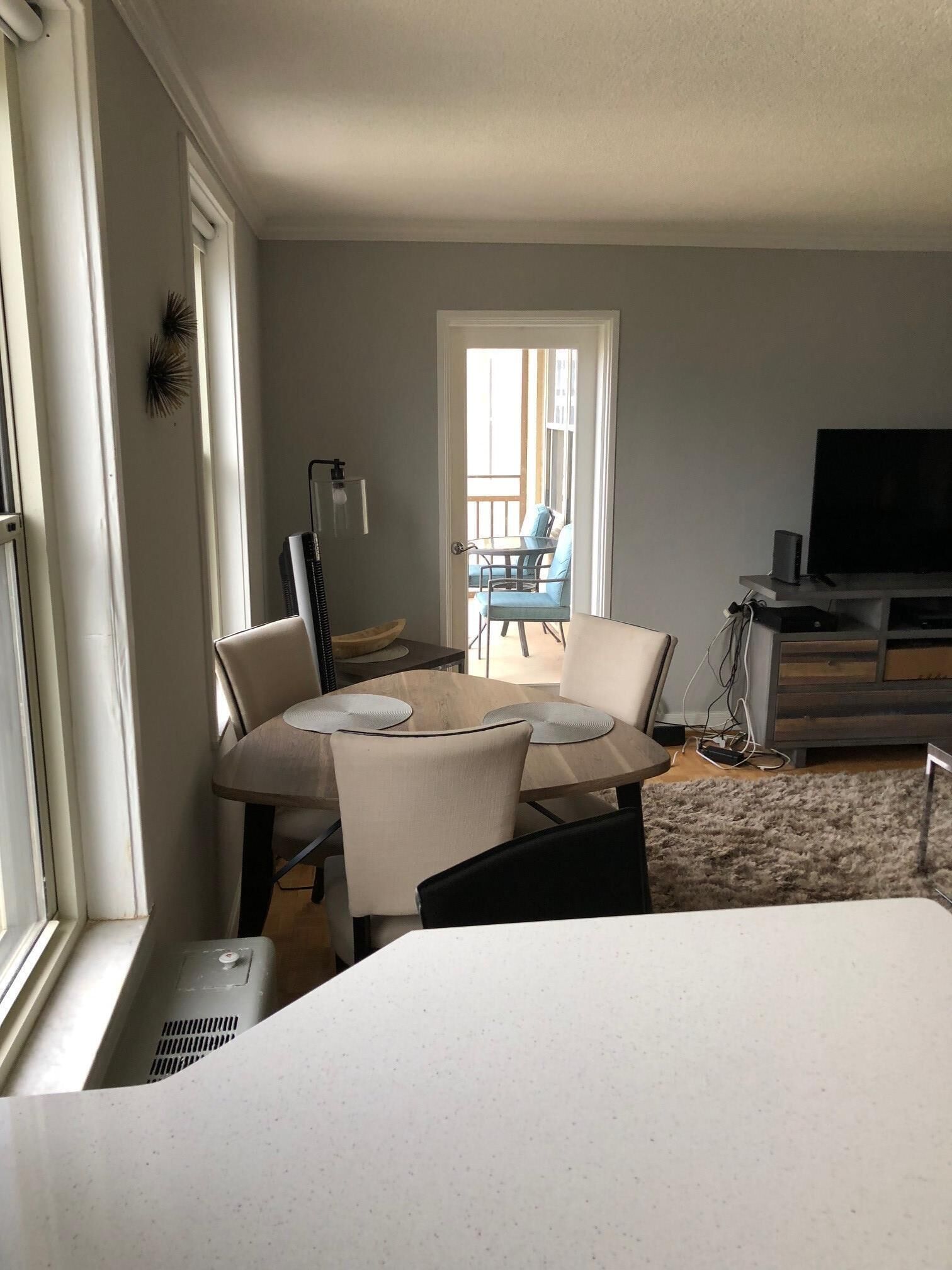 10th Floor City View 1BR condo, sleeps 4