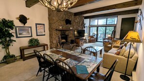 Televisio, takka, DVD-soitin