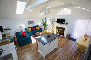 Smart TV, fireplace