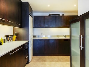 Apartment, 2 Bedrooms | Private kitchen