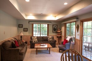 Smart TV, fireplace, DVD player, ping pong - Cozy cul de sac location on the northern quarter of the Galena Territory (Galena)