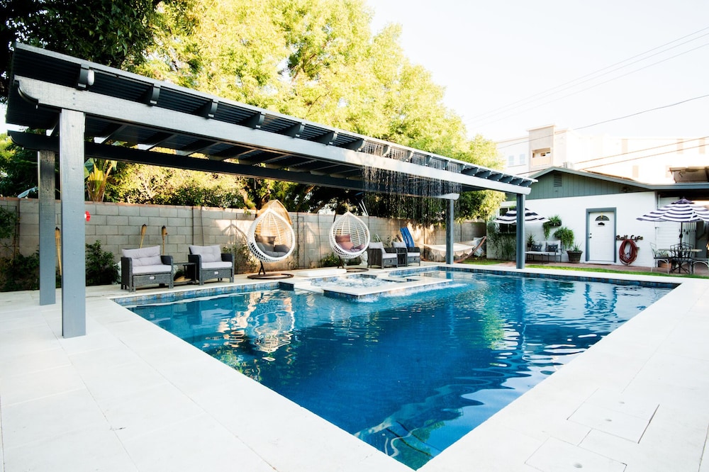 Midtown Detached Studio Cottage. Heated Pool & Spa* - Covered-Gated Parking Spot