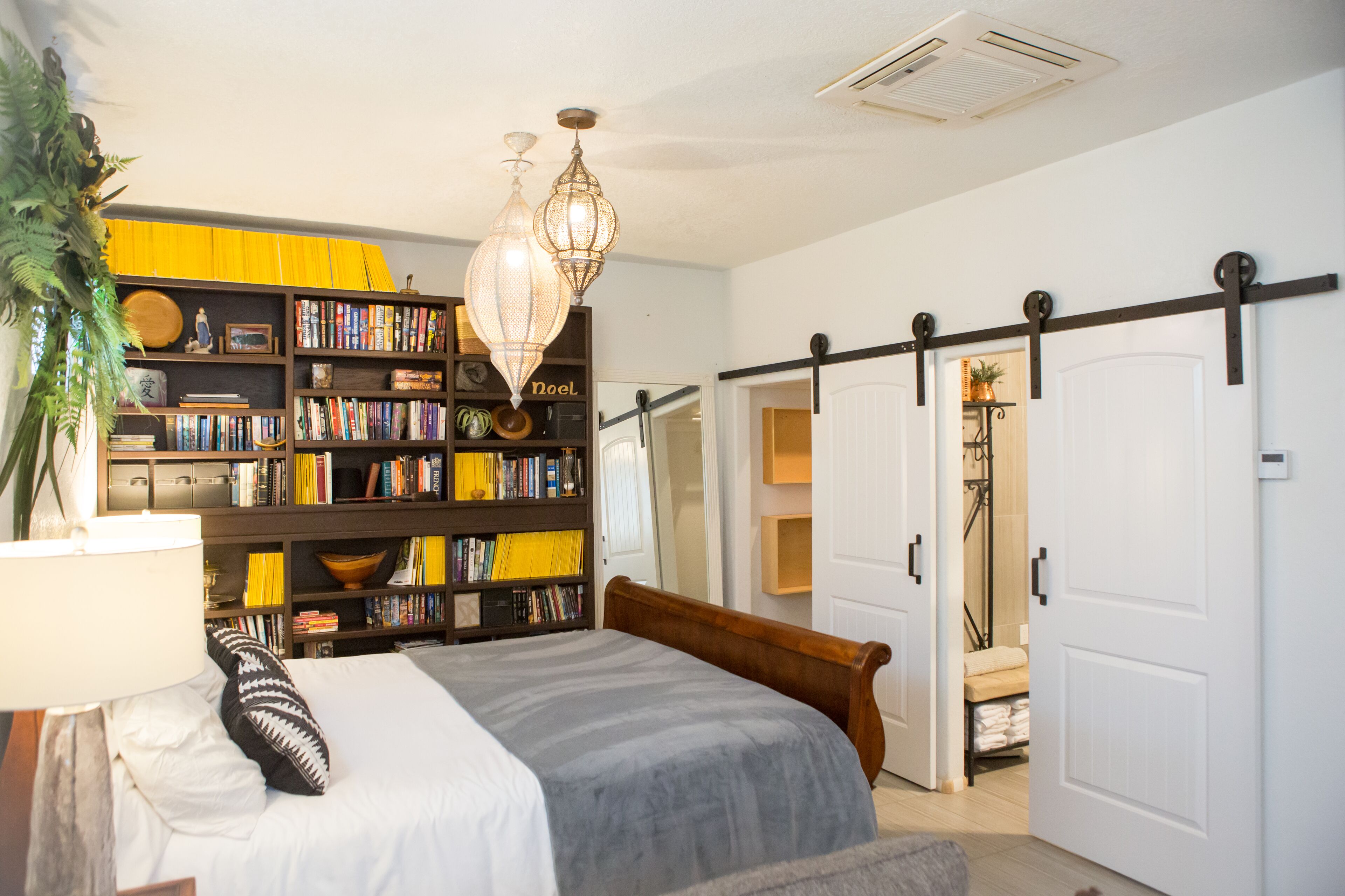 Midtown Detached Studio Cottage. Heated Pool & Spa* - Covered-Gated Parking Spot