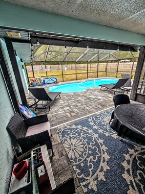 Een verwarmd zwembad