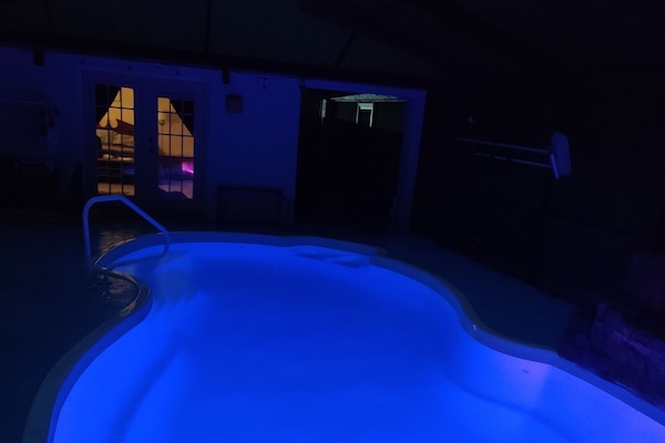 Pool light changes color by itself!