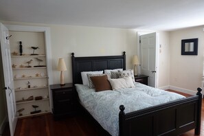 4 bedrooms, iron/ironing board, WiFi