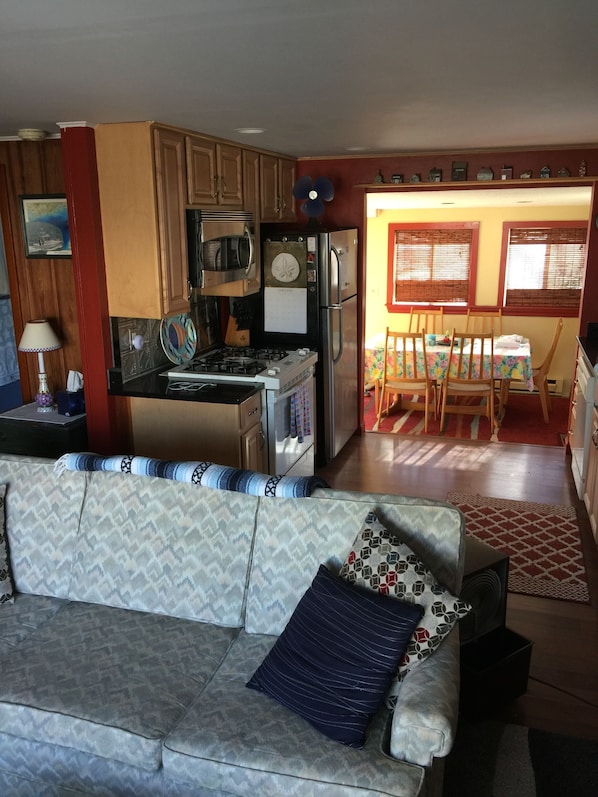 Téléviseur, foyer, lecteur de DVD