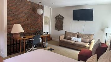 1 slaapkamer, een bureau, een strijkplank/strijkijzer, gratis wifi