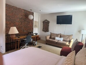 1 habitación, escritorio, tabla de planchar con plancha y wifi gratis 