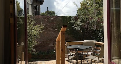 Garden Oasis 1 BR appartement dans le victorien historique, entrée privée, terrasse
