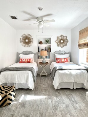 3 Schlafzimmer, Schreibtisch, Bügeleisen/Bügelbrett, Reisekinderbett