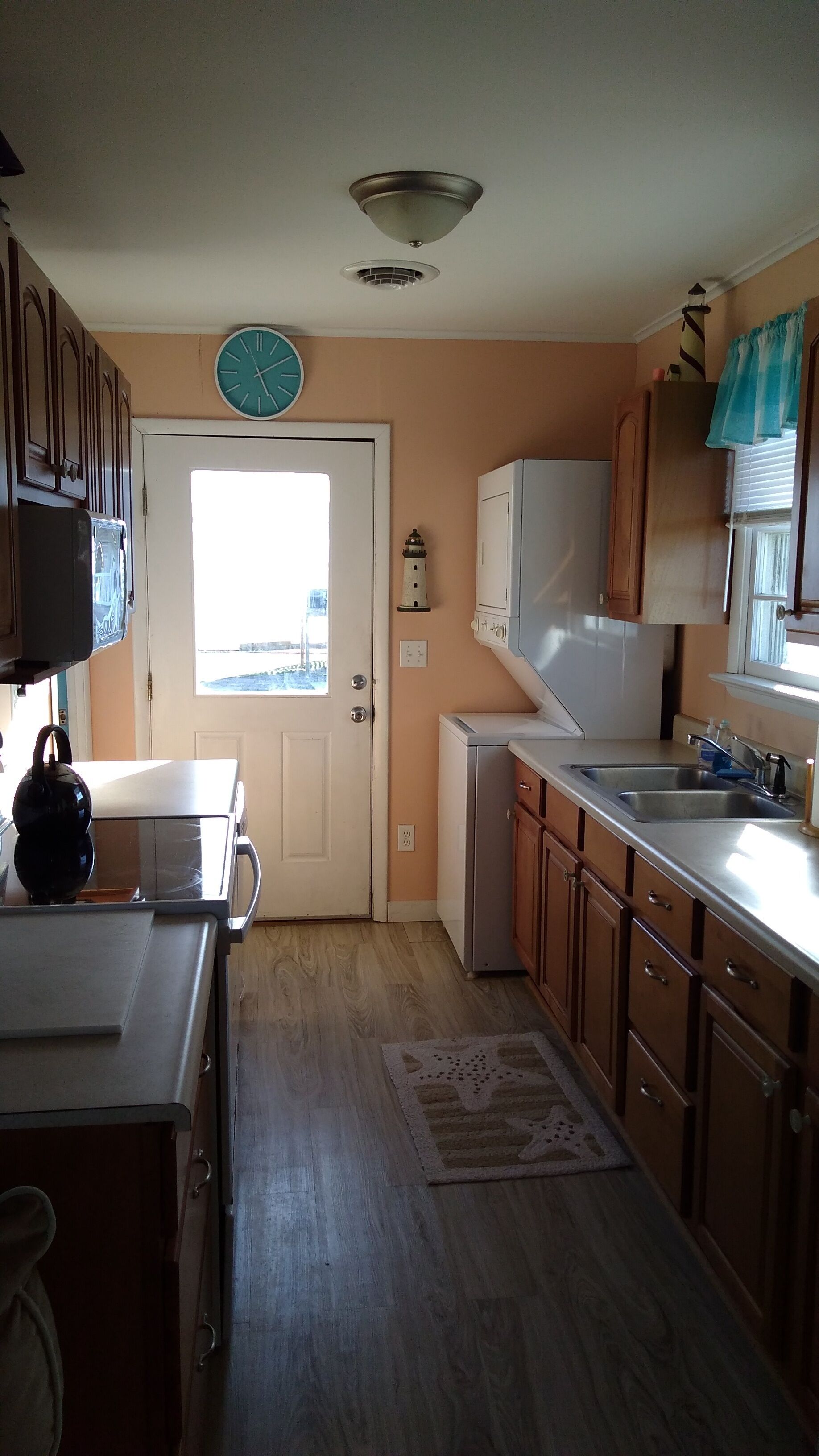 Cozy Cottage Waterfront on Point. Great views, Kayak, Windsurf, Kiteboard, Fun!