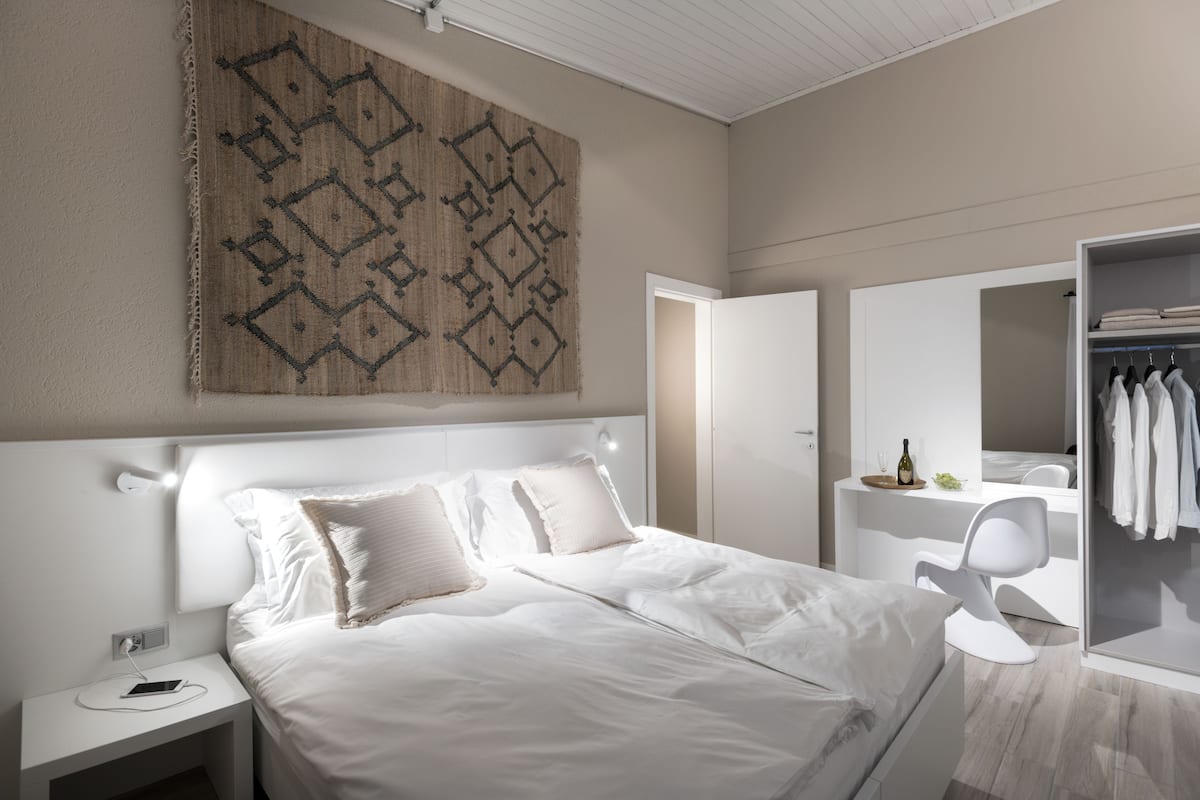 Deluxe Apartment, 1 Bedroom | Premium bedding, down comforters, pillowtop beds, in-room safe