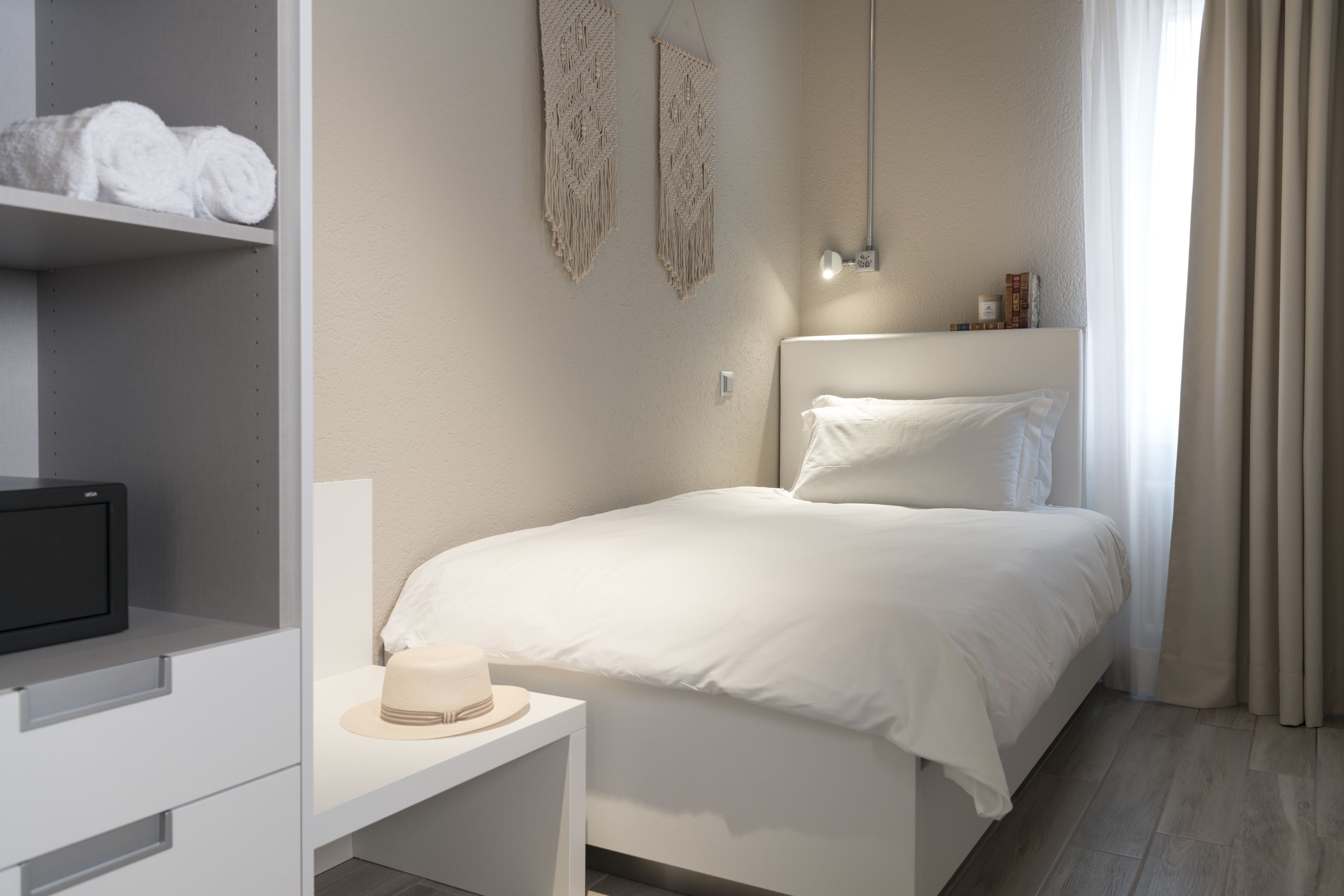 business apartment, 1 bedroom | premium bedding, down duvets, pillow-top beds, in-room safe