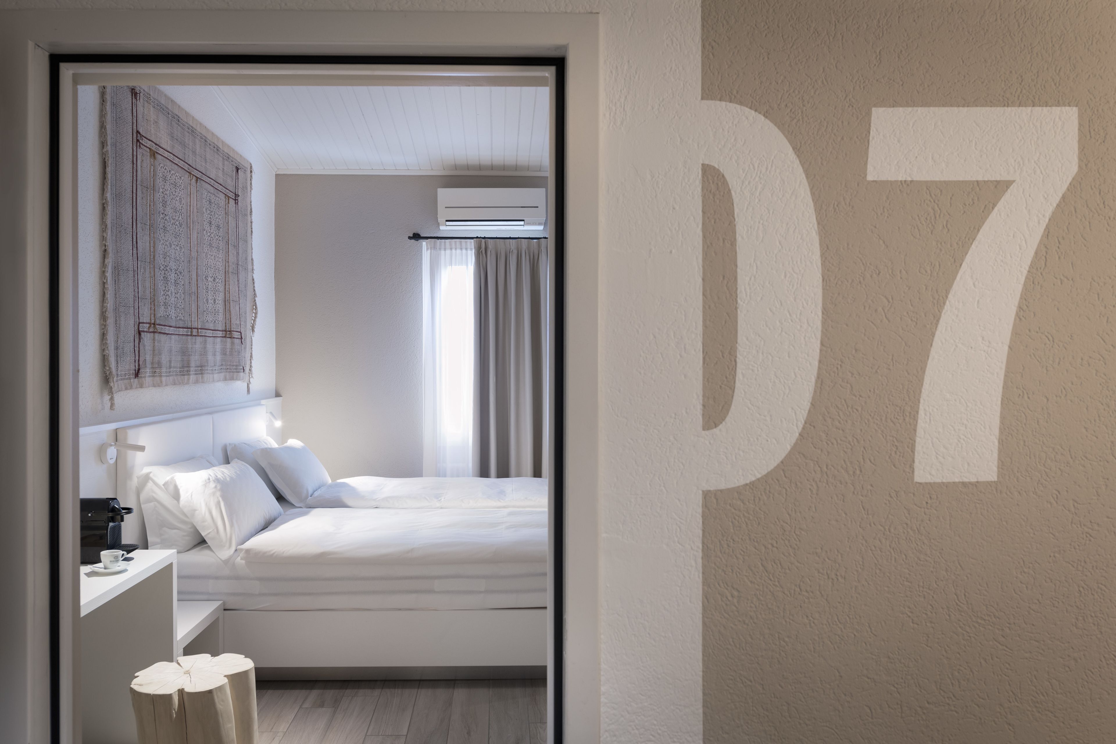 Hochwertige Bettwaren, Daunenbettdecken, Pillowtop-Betten, Zimmersafe