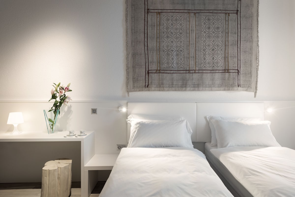Studio | Premium bedding, down comforters, pillowtop beds, in-room safe