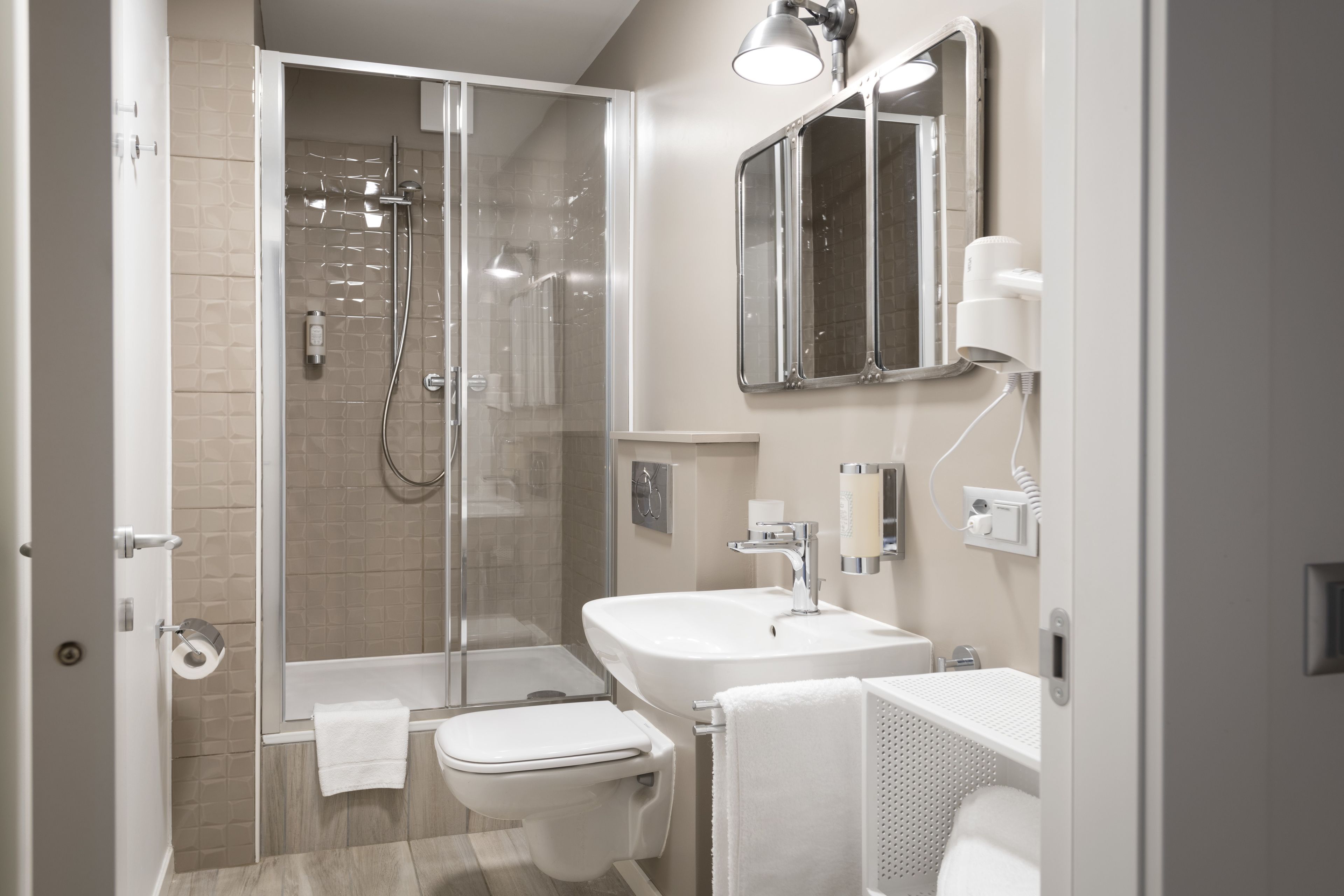 business apartment, 1 bedroom | bathroom | shower, rainfall showerhead, free toiletries, hair dryer