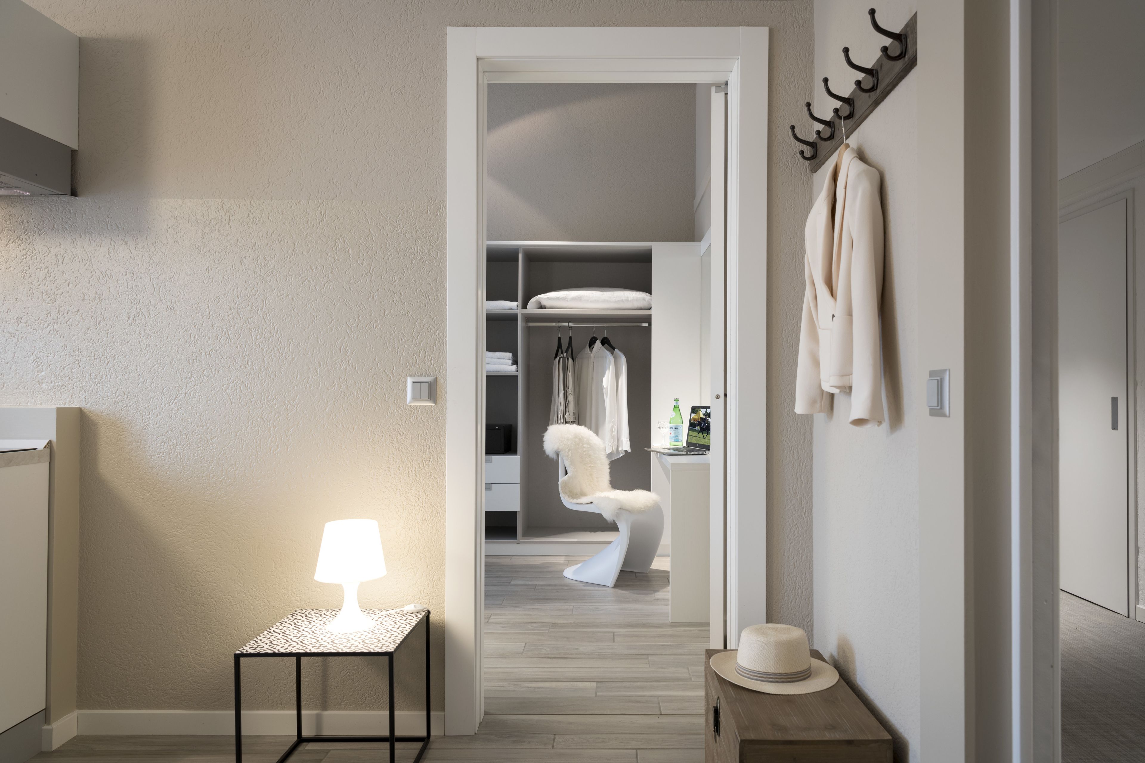 Apartament empresarial, 1 dormitori | Sala d'estar | Televisor de pantalla plana 