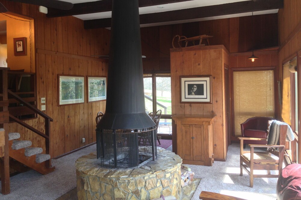Enjoy the tranquility of country living with the benefits of a luxury get away!