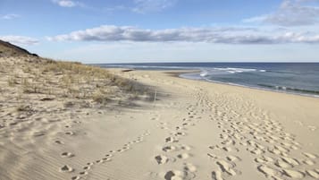 Beach nearby, sun loungers, beach towels