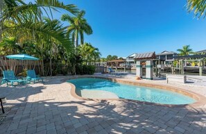 A heated pool - Perfect Beach getaway! (Fort Myers Beach)
