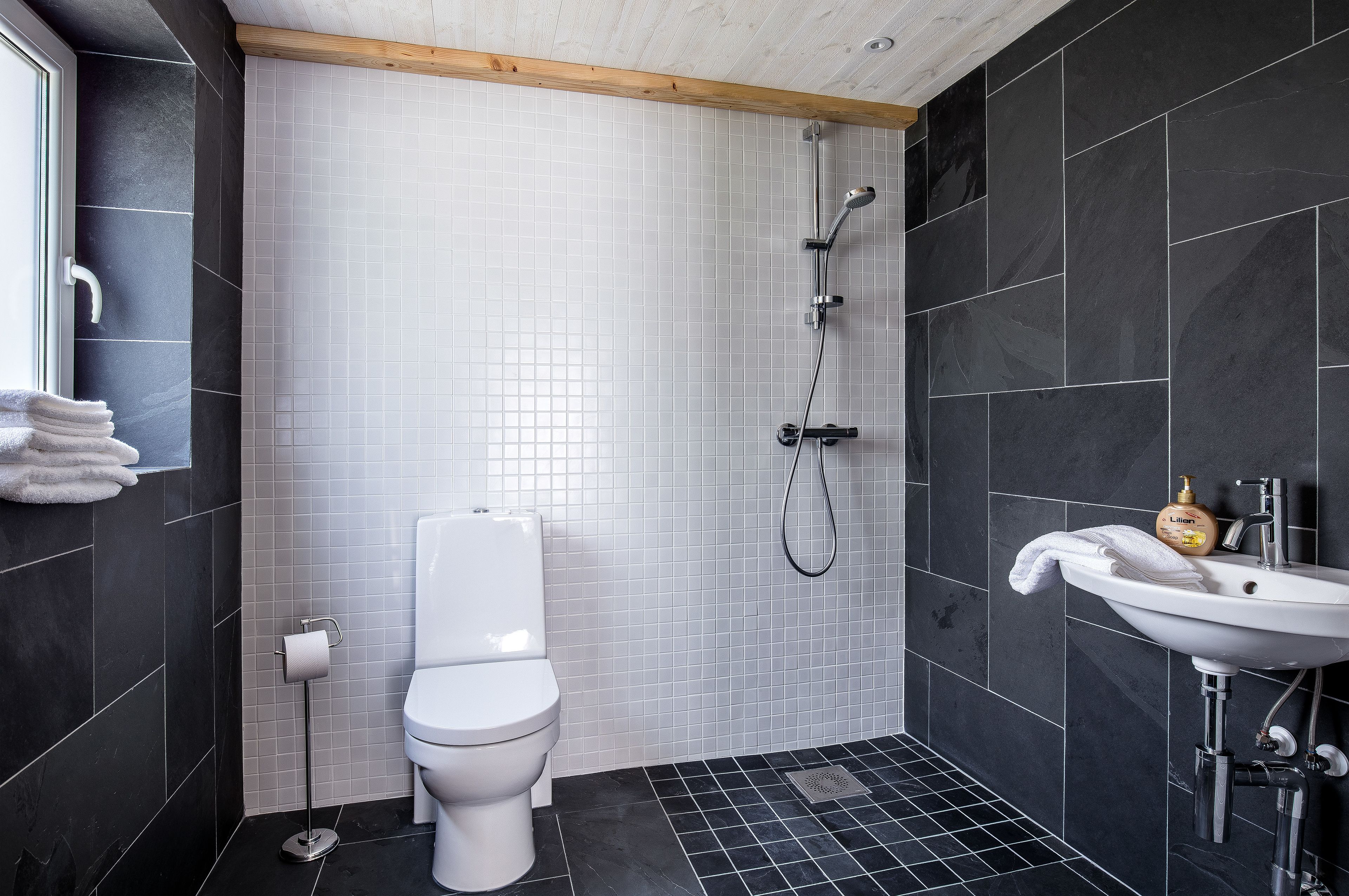 Duplex (No Pets) | Bathroom | Shower, towels, toilet paper