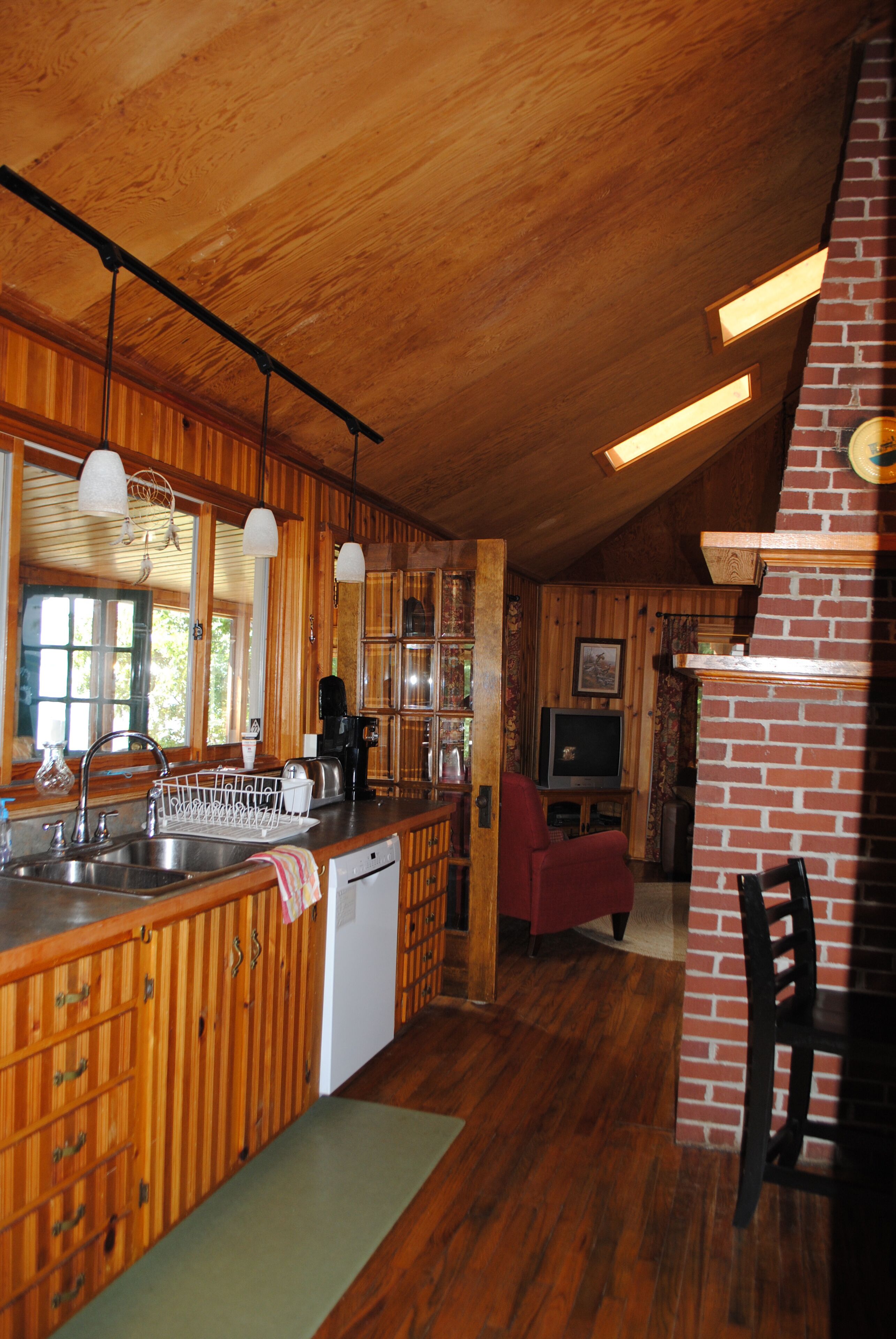 Waterfront Cottage - Up North Perfection Awaits.