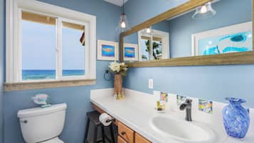Combined shower/bathtub, hair dryer, towels, soap