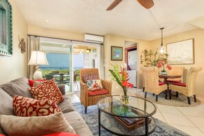 Smart TV, video games, Netflix, DVD player - Rare BEACH FRONT Home at Kona Surf and Racquet Club. Accessible beach 🏖️ (Kailua-Kona)