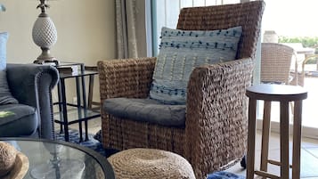 Smart-TV, videospill, Netflix og DVD-spiller