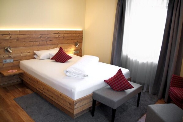 Yhden hengen comfort-huone | Tallelokero huoneessa, työpöytä, pimennysverhot, ilmainen Wi-Fi