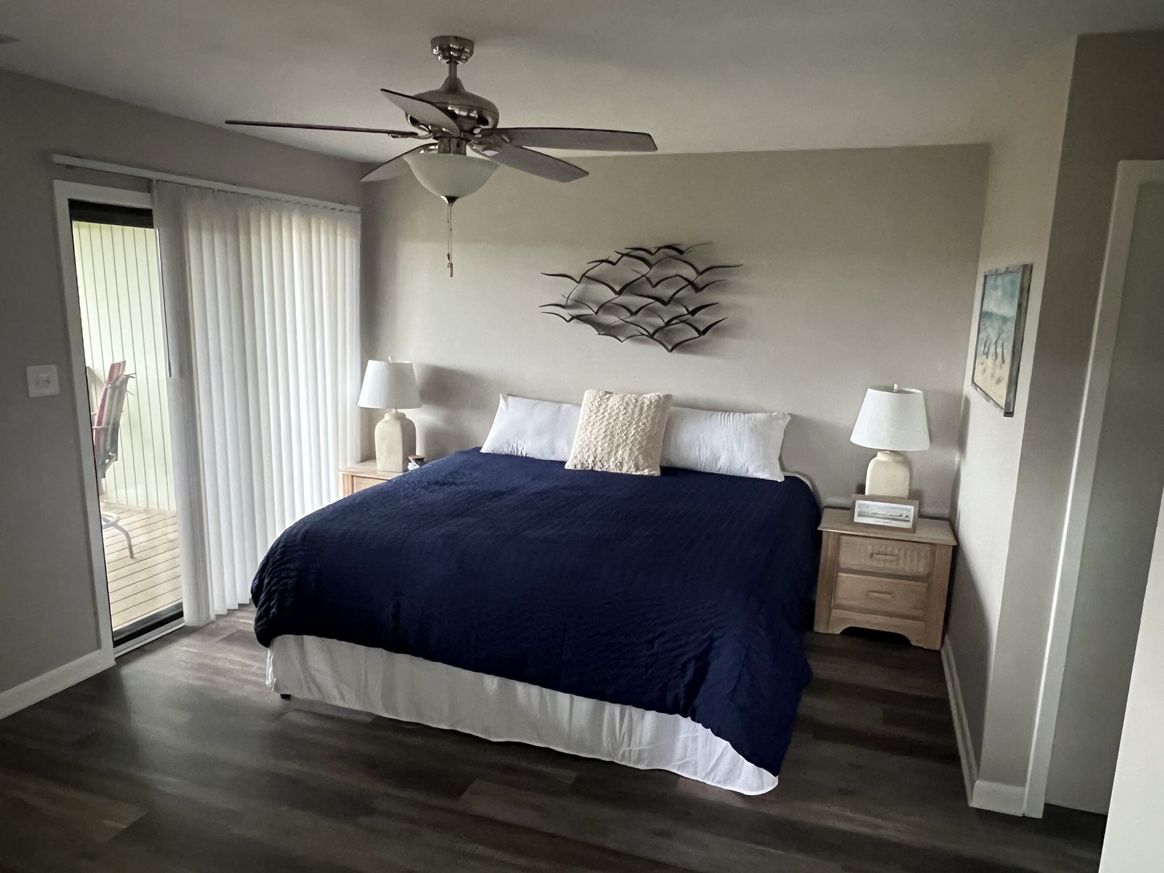 Newly Remodeled condo with easy beach access and stunning views