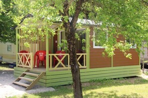 Terrace/patio - Chalets Nemo du Camping Le Bivouac (Pont-du-Navoy)