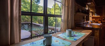 Mountain Serenity & Close to Hiking, Rafting, Fishing and Kayaking. "Wolf Song"